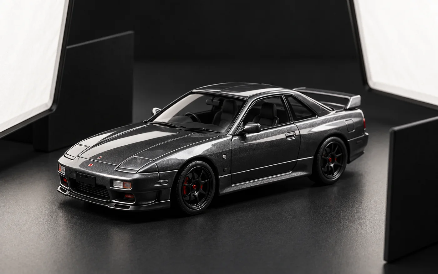 白い拡散板と黒い遮光板で架空の1/64ミニカーの塗装反射を整える編集用イメージ